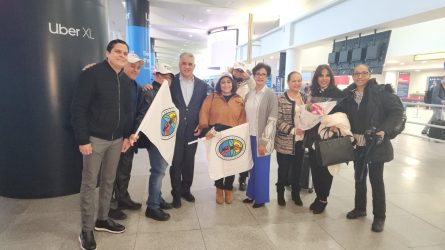NUEVA YORK: Dirigentes del PRD reciben a MVM en aeropuerto JFK