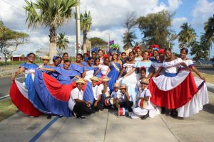 Comparsas llenan de alegría el carnaval de Santo Domingo Este