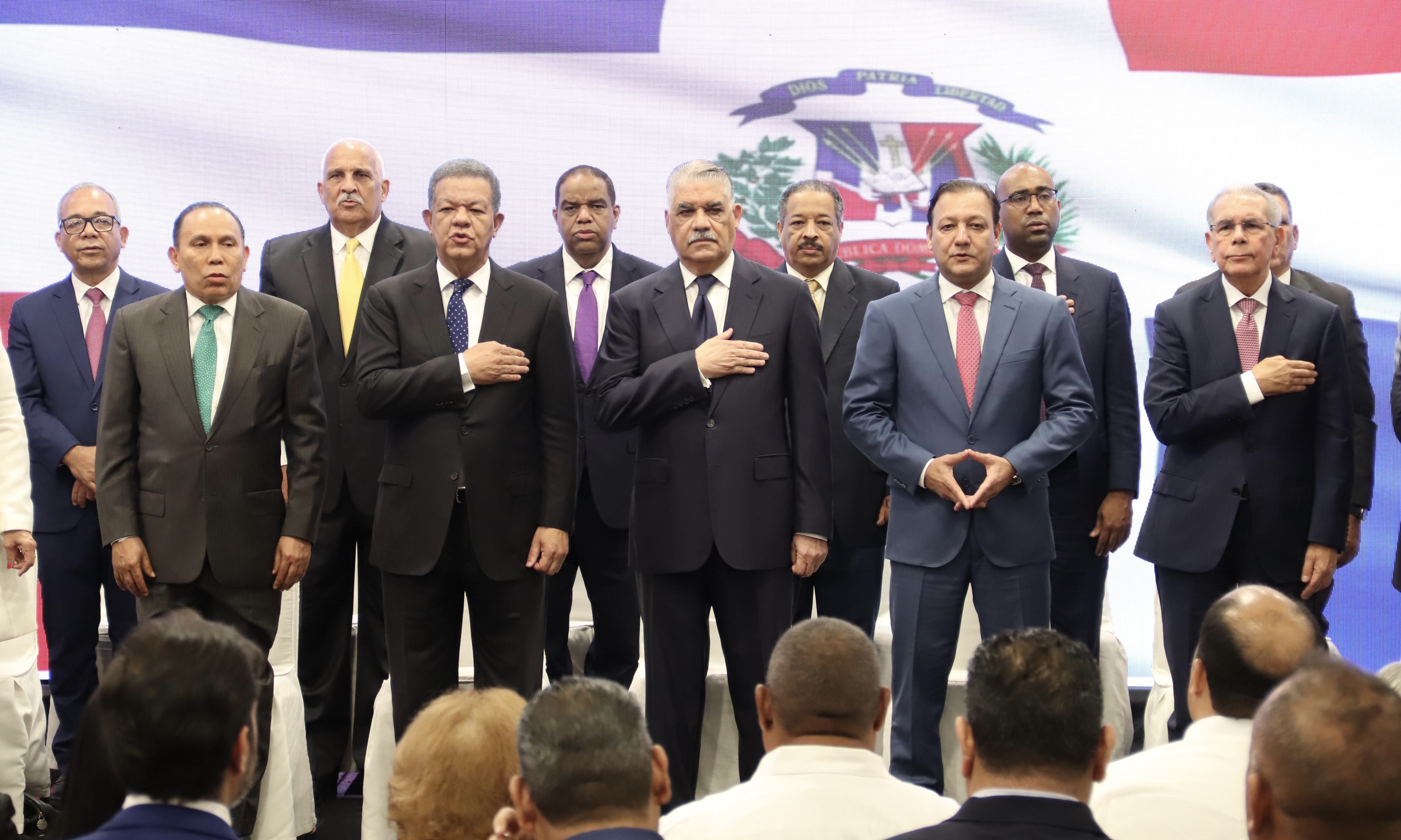 Opositores lanzan andanada de críticas al Gobierno de Abinader imagen