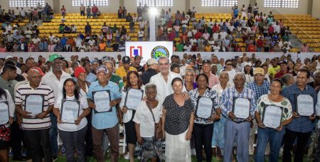 Gobierno entrega 826 títulos de propiedad Sabana Grande Boyá