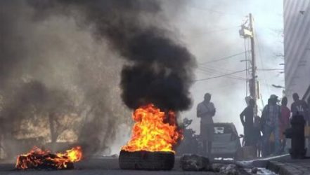 Pandillas saquearon un hospital y una sucursal bancaria en Haití