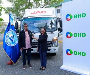 Banco BHD apoya labor del COE con donación equipos de salud