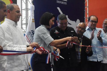 Gobierno inaugura un centro deportivo en el barrio Capotillo
