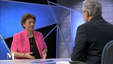 Politóloga dice economía es un motor para sacar a los gobiernos