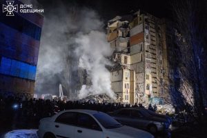 UCRANIA: Aumenta a 12 muertos en ataque ruso a edificio en Odesa