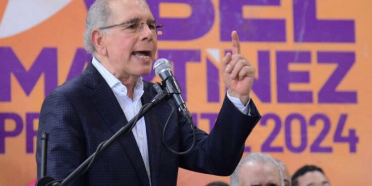 Danilo acusa Gobierno de compra opositores de forma desesperada imagen