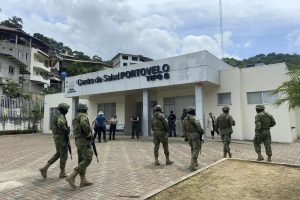 Ecuador: Dos alcaldes asesinados vísperas referendo contra crimen