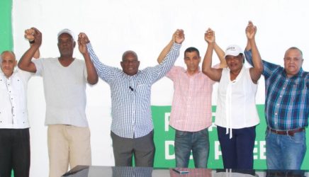 Entregan comando de FP al PRM para campaña reelección Abinader