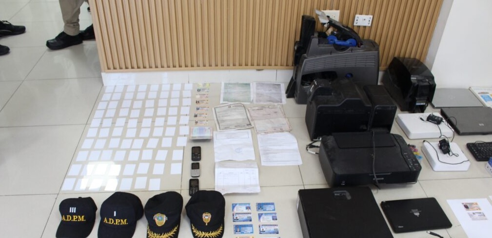 Desmantelan en Dominicana una mafia falsificación de documentos