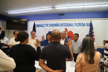 FLORIDA: Juramentan nuevos miembros de seccional del PRM