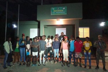 Detienen otros 24 haitianos con estatus migratorio irregular en RD