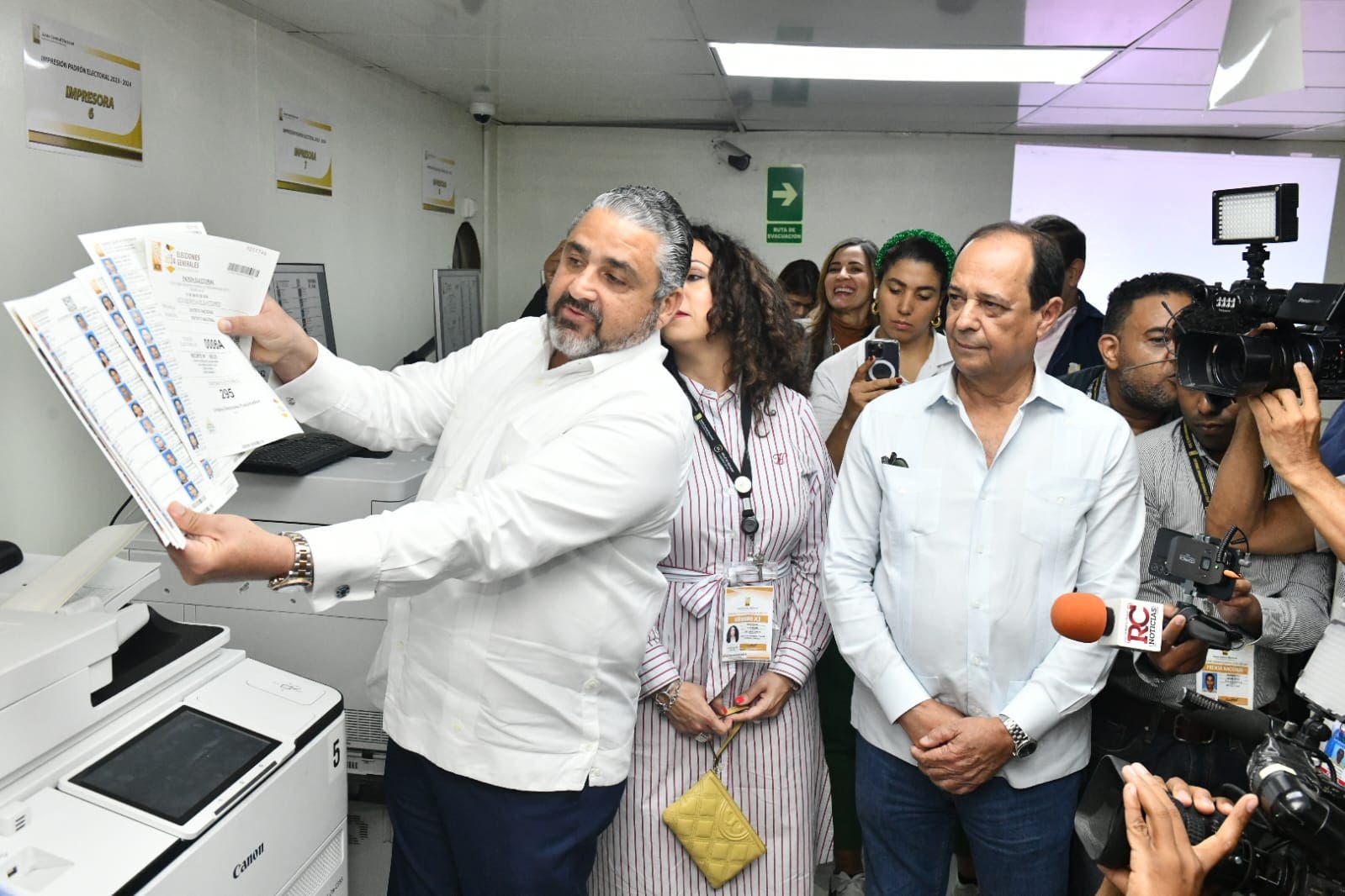 La JCE comienza a imprimir el padrón para elecciones de mayo imagen