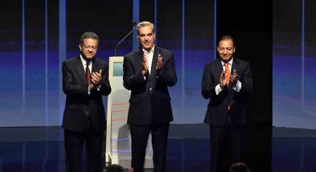Debate candidatos presidenciales ocupa titulares en Dominicana