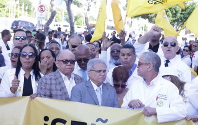 Médicos dominicanos protestan por sanciones a varios hospitales