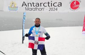Empresario dominicano culmina exitosamente Maratón Antártica