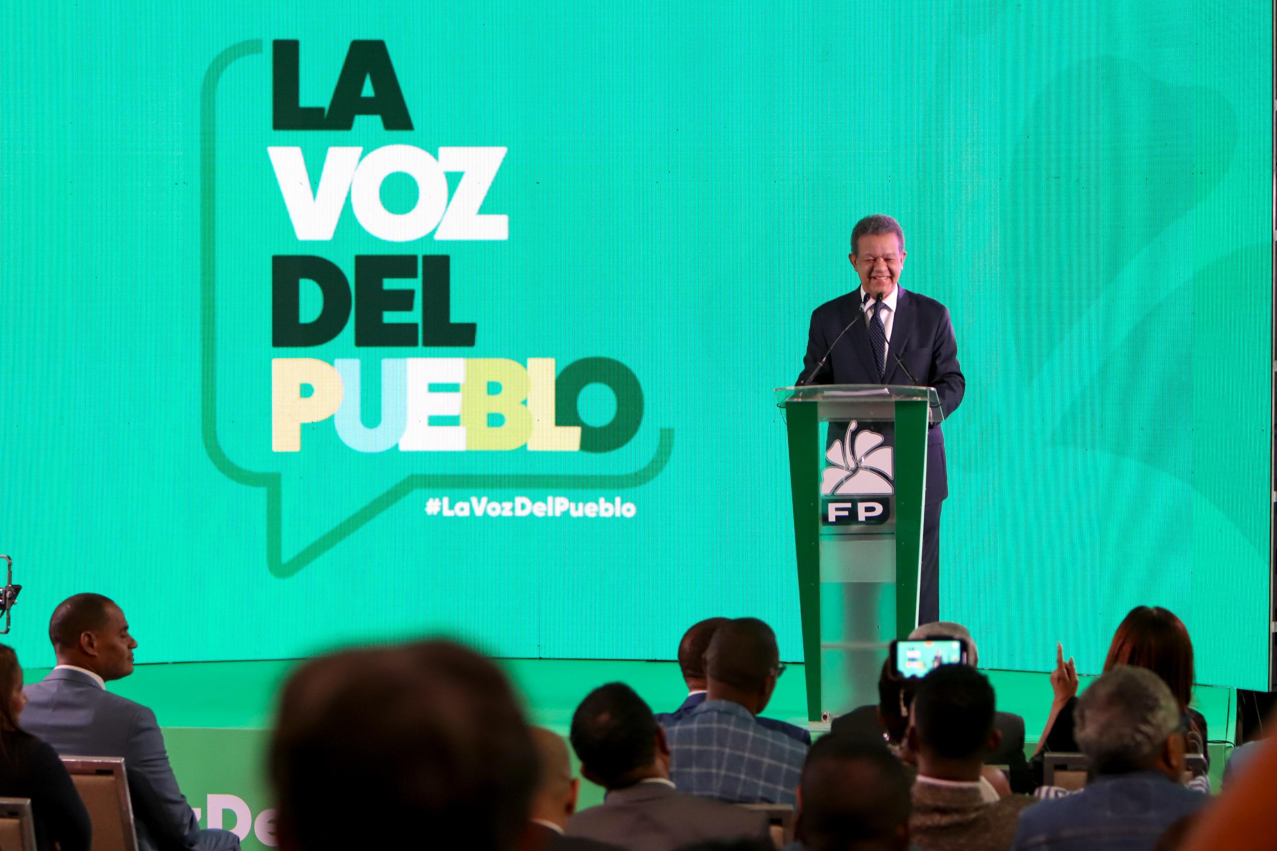 Leonel también lleva a Santiago el lunes encuentro con periodistas imagen