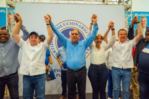 Paliza e Ito Bisonó juramentan a ex diputado Javier Clark y otros PLD