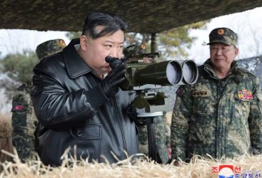 COREA DEL NORTE: Kim Jong Un supervisa un simulacro nuclear