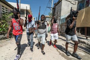 Haití: Pandillas matan profesora y retienen docenas en últimas horas