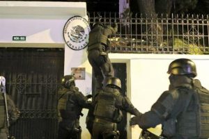 Sigue el escándalo por Ecuador invadir la Embajada de México