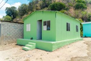 Banco Popular entrega viviendas y rehabilita acueducto en Azua