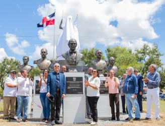 ASDE develiza un monumento en honor a los Restauradores