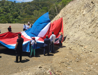 Ocoa exhibe la bandera más grande del país