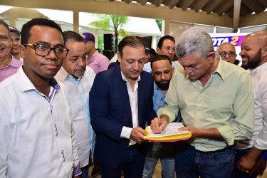 En Día Agricultor Abel reafirma compromiso con el campo de RD