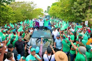 Leonel recibe sólido apoyo en Salcedo; se movilizará en el DN