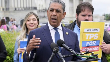EU: Adriano Espaillat insiste en TPS para inmigrantes ecuatorianos EU: Adriano Espaillat insiste en TPS para inmigrantes ecuatorianos
