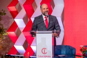 César Iglesias distribuirá 1,200 millones de pesos en su sociedad
