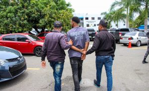 Se entrega un hombre acusado de cometer asaltos en Santo Domingo