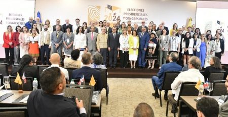 JCE se reúne con observadores internacionales; hay 21 misiones