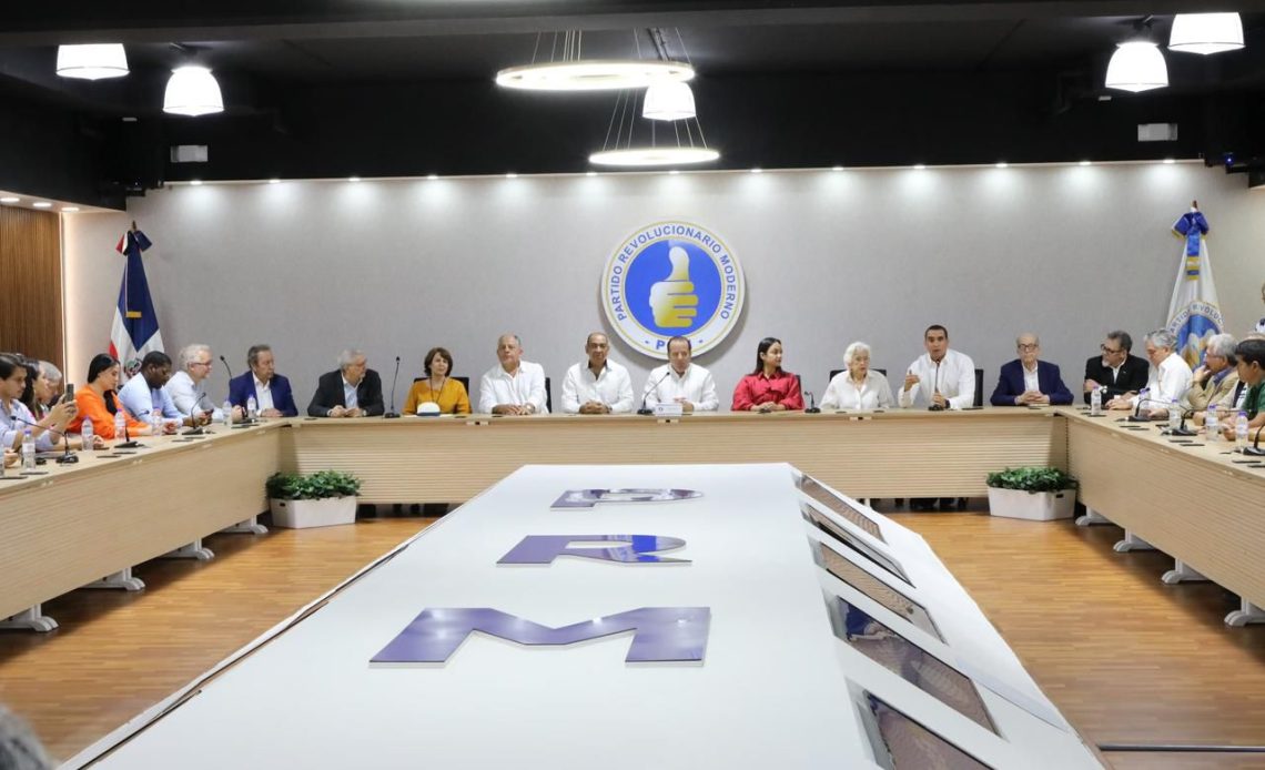 PRM reúne con 73 observadores internacionales, 5 expresidentes imagen