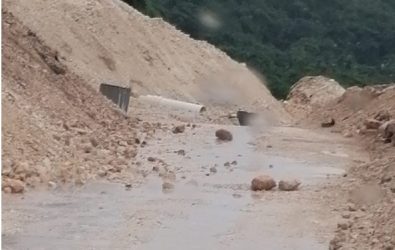 Cerraron la carretera Barahona-Enriquillo; 22 provincias en alerta Cerraron la carretera Barahona-Enriquillo; 22 provincias en alerta