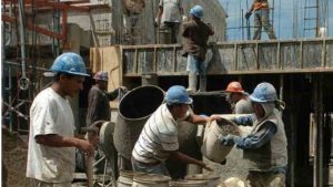 Aumentan 20% salario mínimo sector construcción dominicano