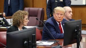 EEUU: Trump decide no testificar en juicio por soborno actriz porno