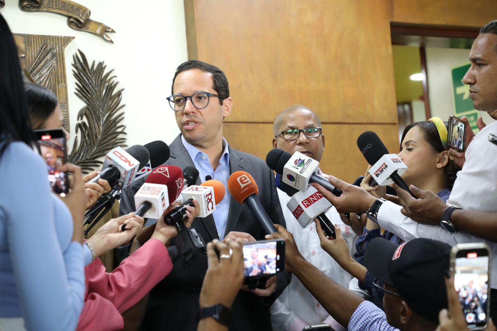 PRM solicita JCE actuar «frente noticias falsas contra Abinader» imagen
