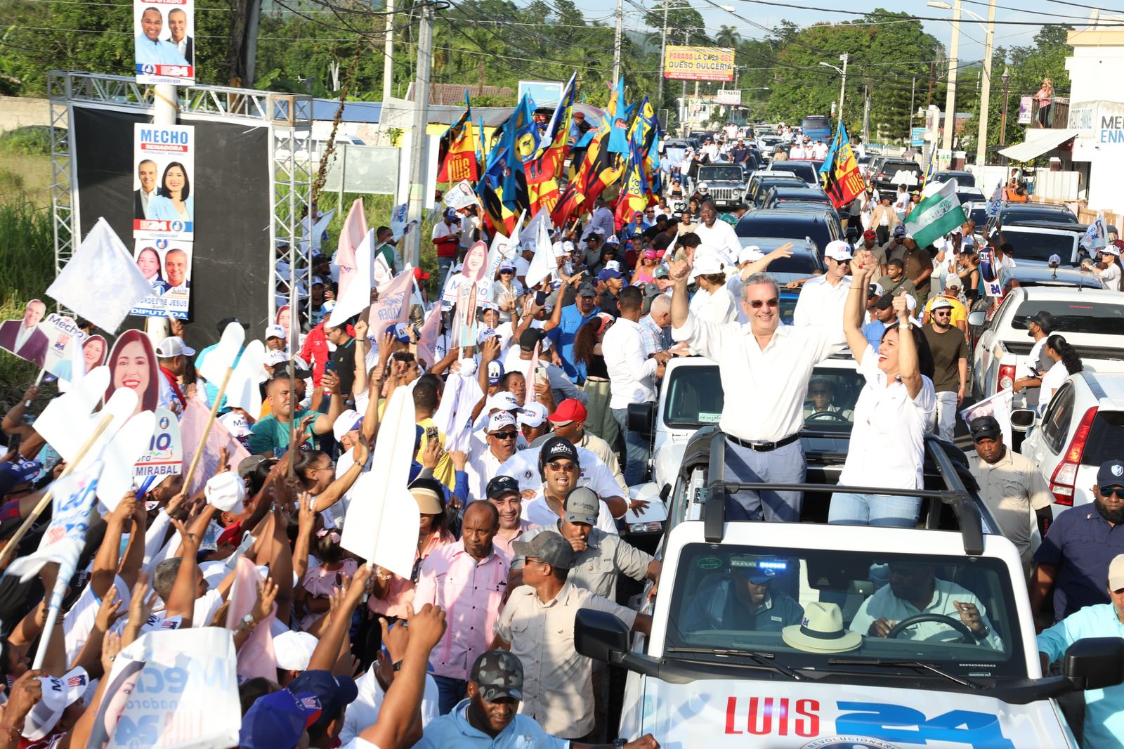 Abinader encabeza caravanas en Monte Plata, Duarte y Salcedo