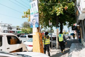 Alcaldía retira propaganda política de las calles del Distrito Nacional