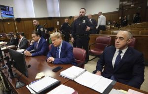 EEUU: Exponen argumentos en juicio a Trump por dinero secreto