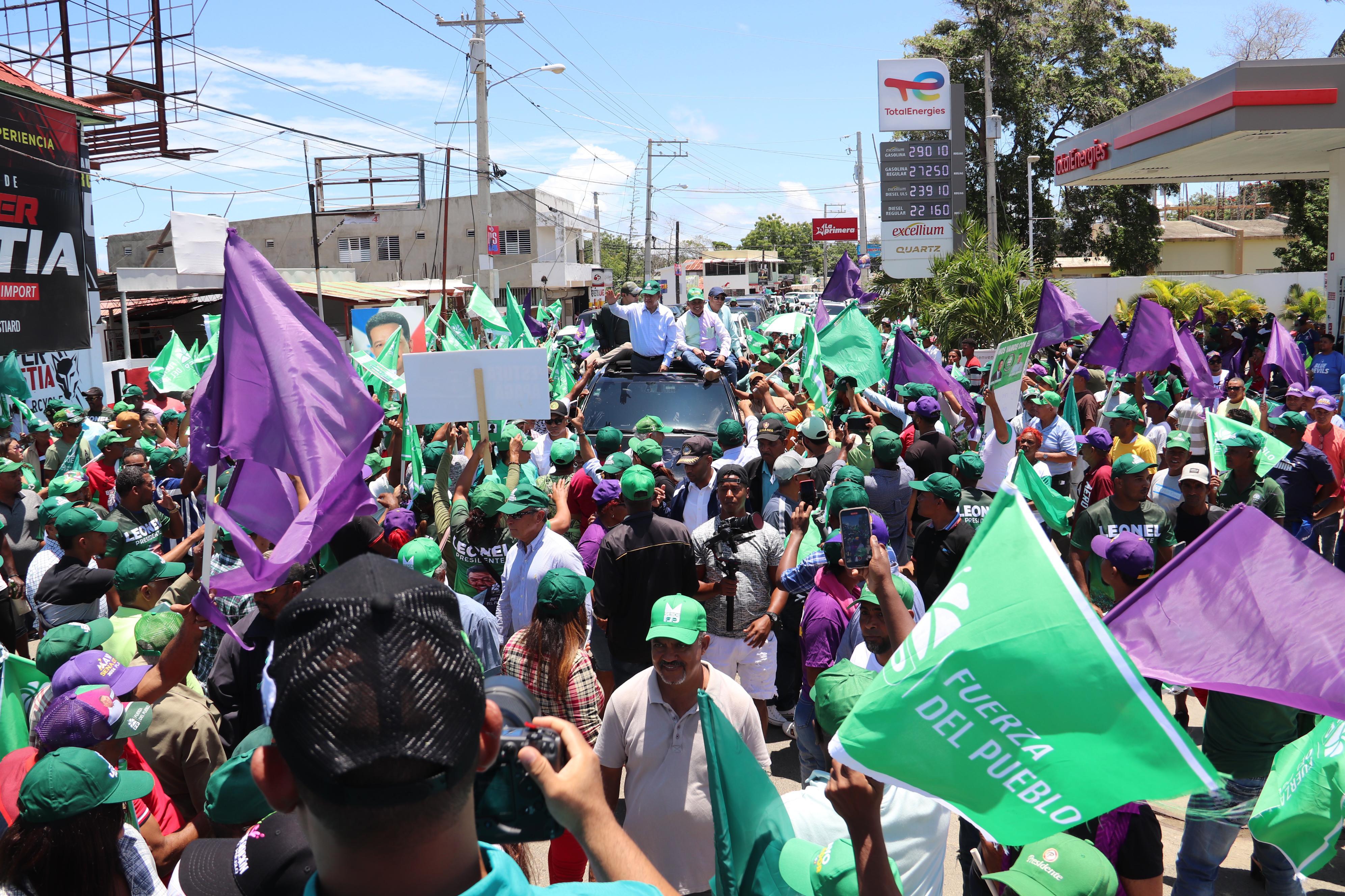 Leonel moviliza multitud en PP; ve seguro triunfo de “RescateRD” imagen