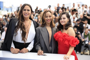 FRANCIA: La dominicana Zoe Saldaña es premiada en Cannes