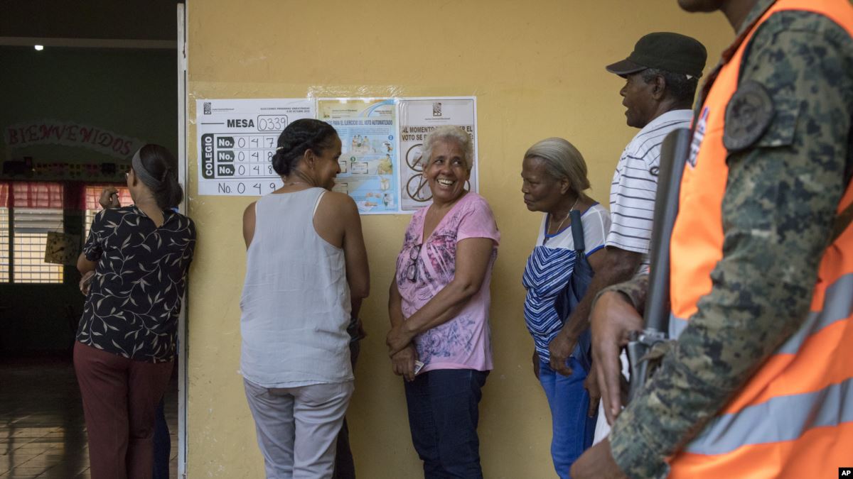 Tranquilidad en comicios RD para elegir presidente y legisladores