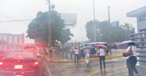 Anuncian más lluvias para hoy por vaguada; 27 provincias en alerta