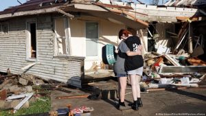 EEUU: Tormentas y tornados dejan al menos14 muertos en 3 estados