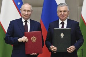 RUSIA: Putin busca construir una central nuclear en Uzbekistán