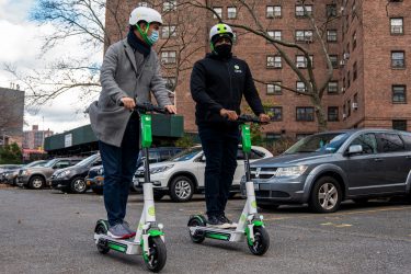 NY: Ydanis Rodríguez promueve scooter, como medio transporte