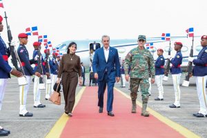 Presidente Luis Abinader regresa al país tras viaje oficial a Europa