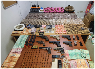 Confiscan armas, drogas, dinero en Villa Gonzalez; detienen seis